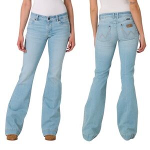 Wrangler Retro Jeans Style Mae light wash size 27 Trending wide leg